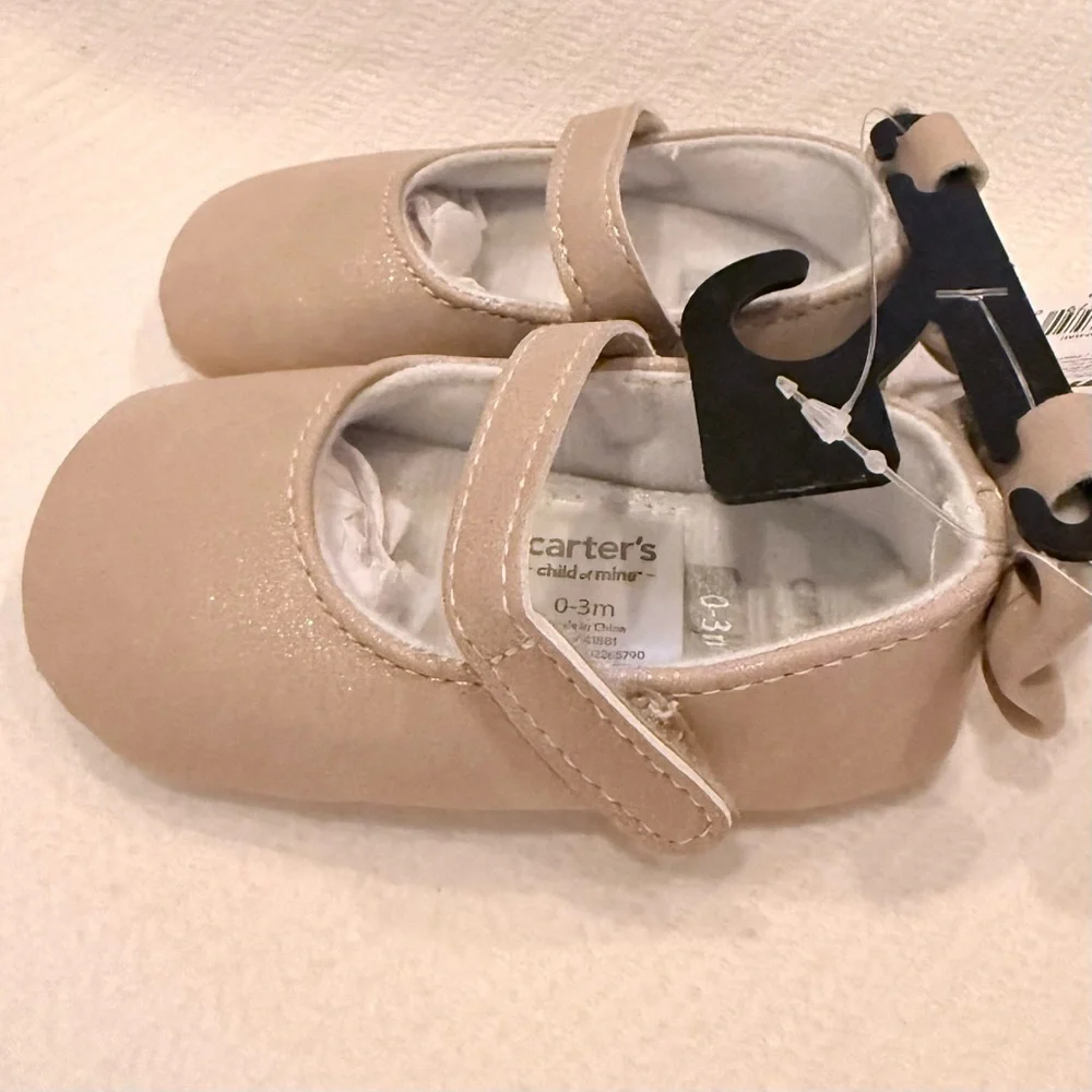 Carter’s Child of Mine infant girl Mary Jane crib shoes size 0-3 months